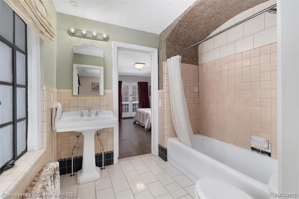 19435 Shrewsbury Road, Detroit, MI 48221 — Photo 44