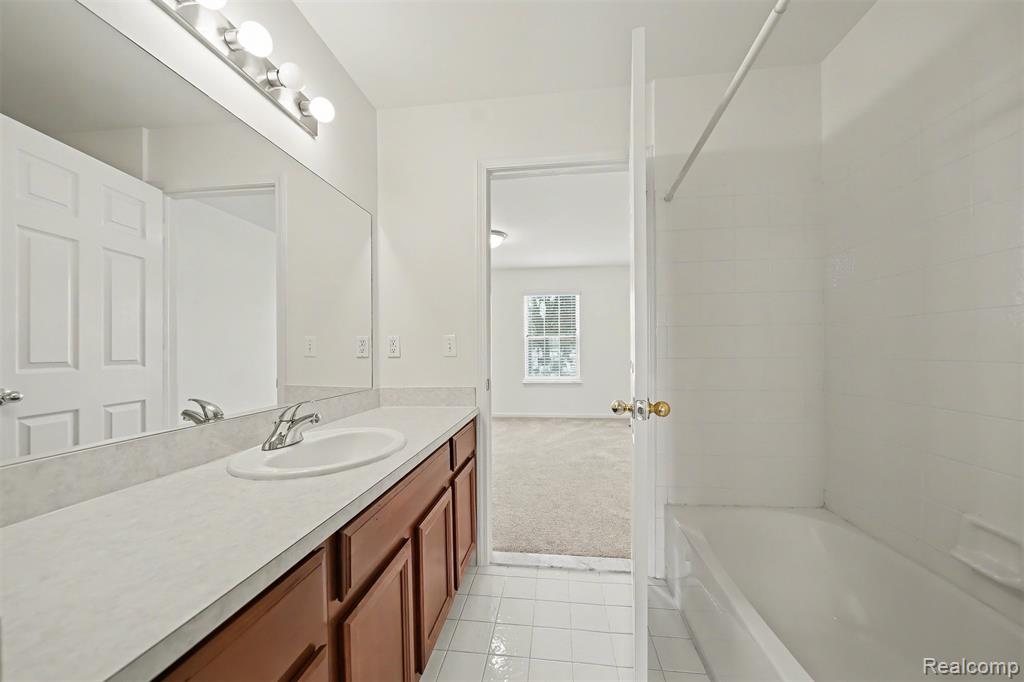 638 W Bluff Court, 31, Rochester Hills, MI 48307 — Photo 36