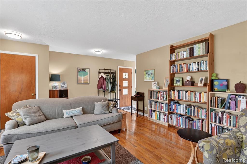 4949 Algonquin Way, Okemos, MI 48864 — Photo 9