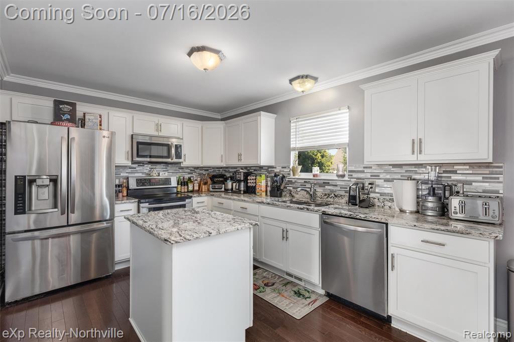 7225 Castell Boulevard, Belleville, MI 48111 — Photo 7