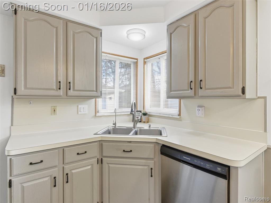 9687 Seavitt Drive, Allen Park, MI 48101 — Photo 9