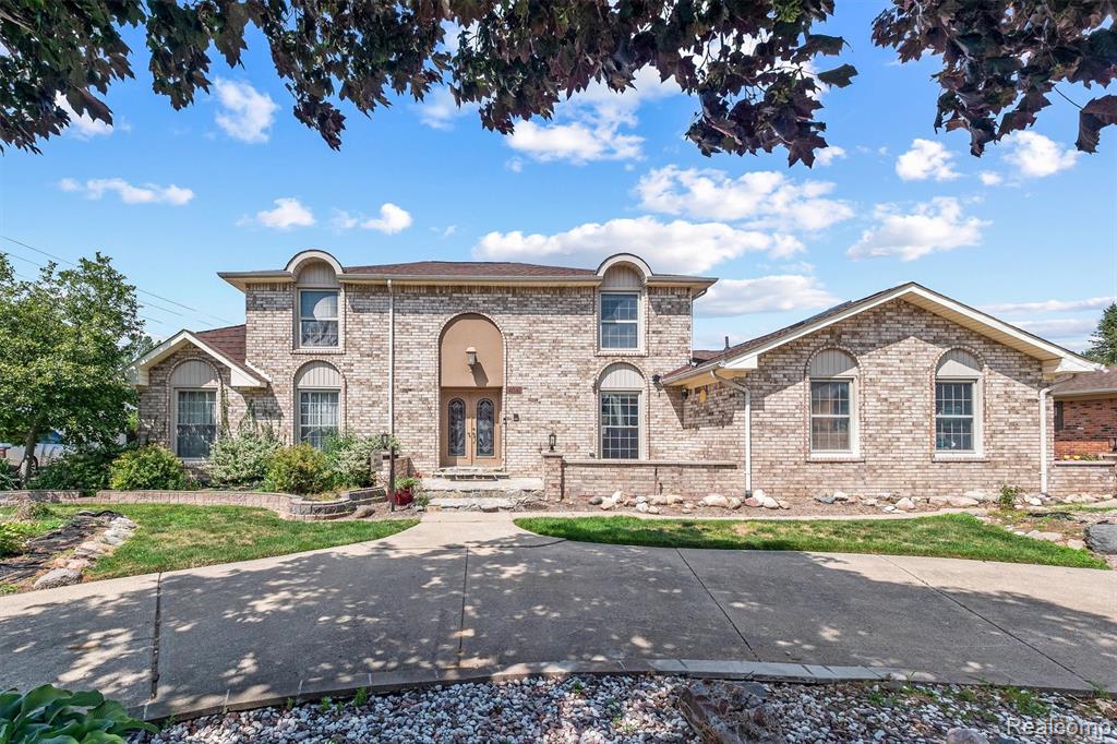 4041 TWIN LAKES Court, Shelby Twp, MI 48316 — front exterior