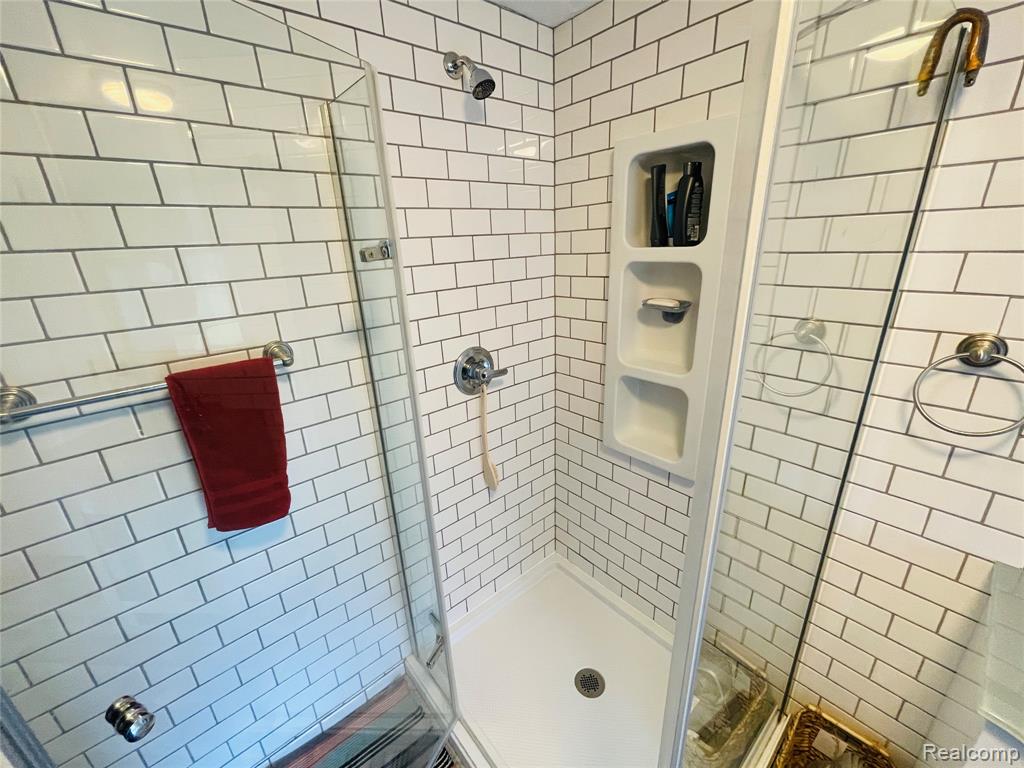 909 Williams Street, Fenton, MI 48430 — Photo 29