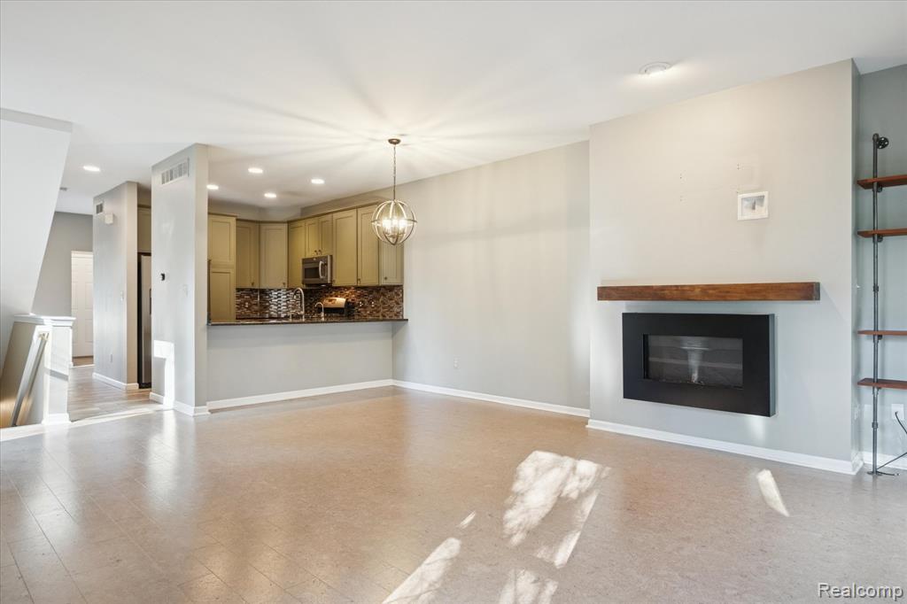 5585 Woodruff Shore Drive, Brighton, MI, 48116