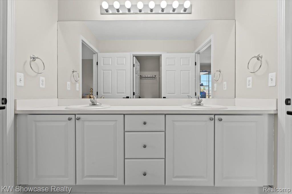 54771 GRENELEFE Circle E, South Lyon, MI 48178 — Photo 30