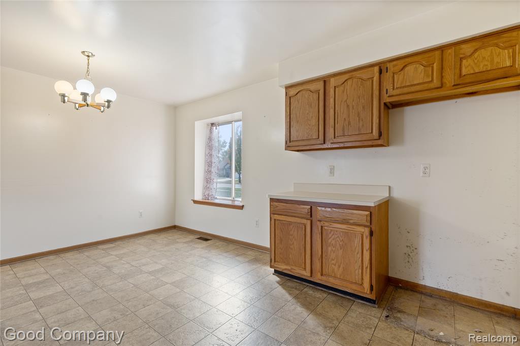 26731 Coachlight Street, Woodhaven, MI 48183 — Photo 12