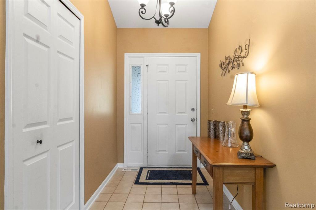 736 PINE TREE Road, Lake Orion, MI 48362 — Photo 4