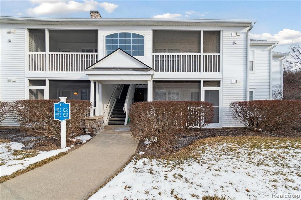 2670 S KNIGHTSBRIDGE Circle, Ann Arbor, MI 48105 — Photo 3