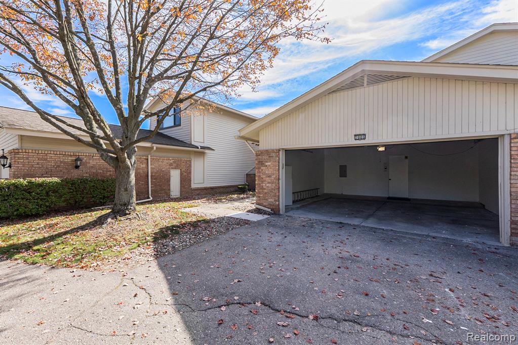 7006 Bridge Way, West Bloomfield, MI — Photo 4