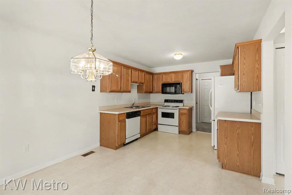 41273 Greenspire Drive, Clinton Twp, MI 48038 — Photo 12