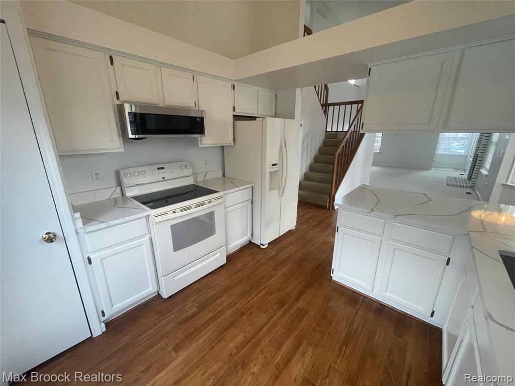 6620 Fireside Court, West Bloomfield, MI — Photo 7