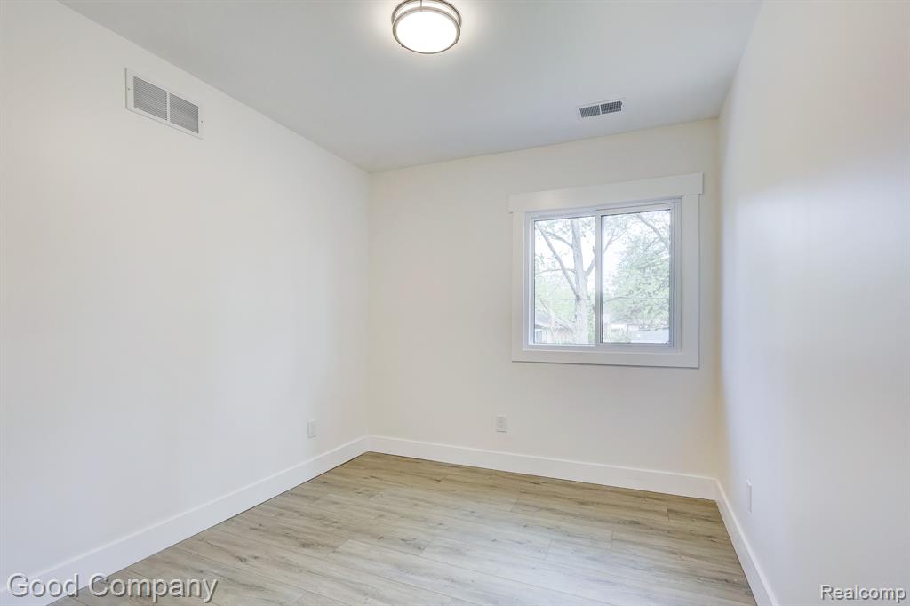 24250 Majestic Street, Oak Park, MI 48237 — Photo 32