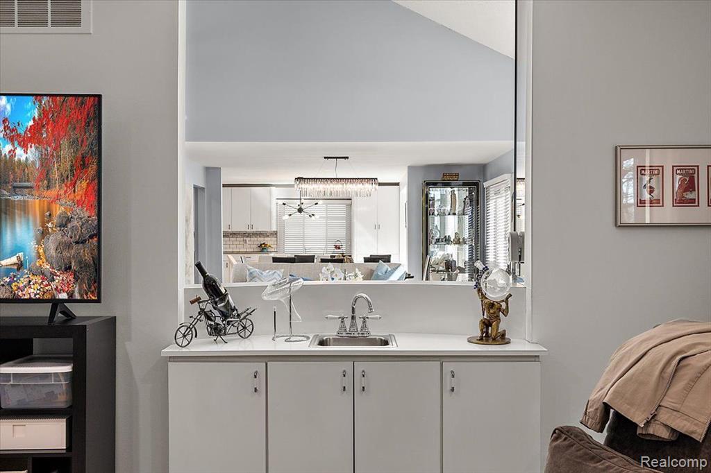 6463 ROYAL POINTE Drive, West Bloomfield, MI — Photo 22