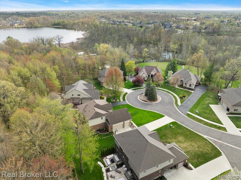 5633 GOLF POINTE Drive, Clarkston, MI 48348 — Photo 22