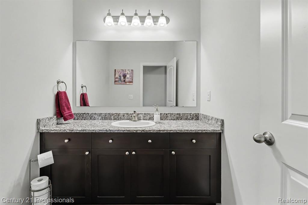 49455 Messara Drive, Macomb, MI 48042 — Photo 31