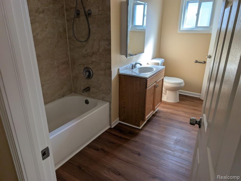 4024 Wenonah Lane, Waterford, MI 48328 — Photo 24