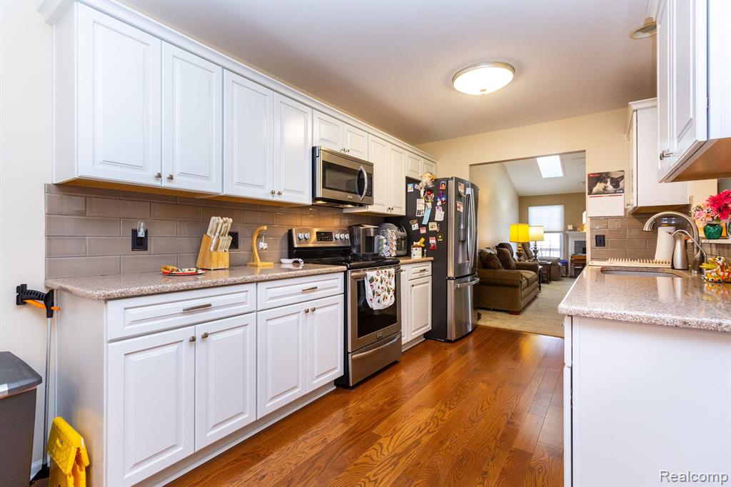 211 PIERCE LAKE Drive, Chelsea, MI 48118 — Photo 17