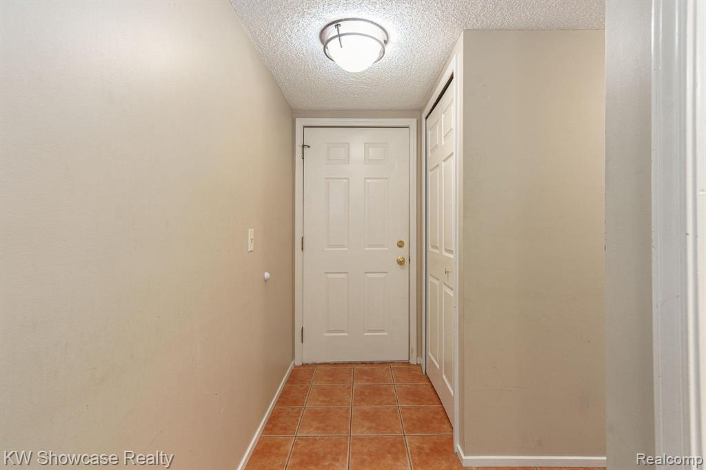 4980 OAK HILL Drive, 66, Waterford, MI 48329 — Photo 7