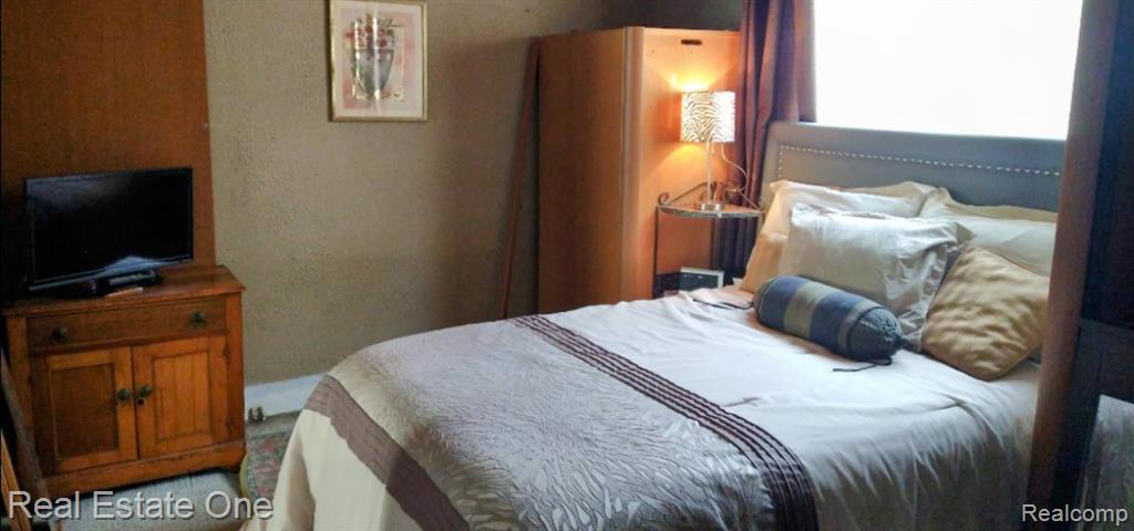 8040 WHITCOMB Street, Detroit, MI 48228 — Photo 24