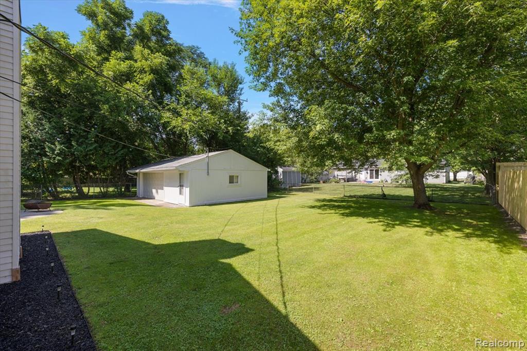 45481 Wakefield Street, Shelby Twp, MI 48317 — Photo 36