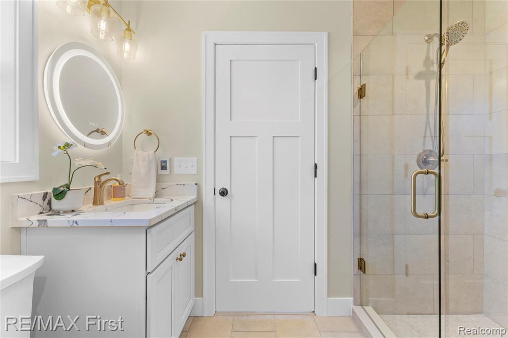 700 Devillen Avenue, Royal Oak, MI 48073 — Photo 35