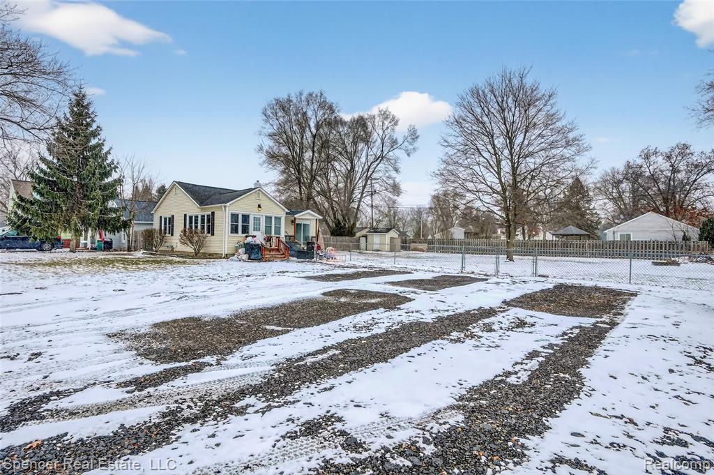 4694 High Street, Clarkston, MI — Photo 2