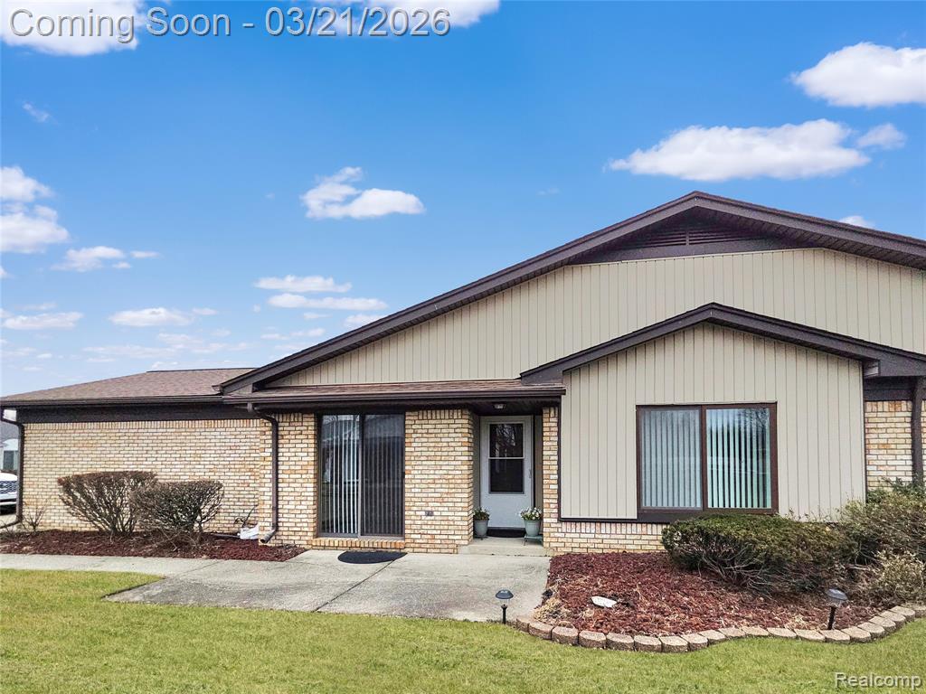 11700 Amber Le Drive, Warren, MI 48093 — front exterior
