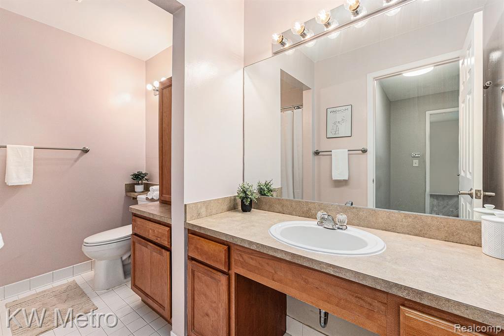2400 Parmenter Boulevard, 207, Royal Oak, MI 48073 — Photo 17