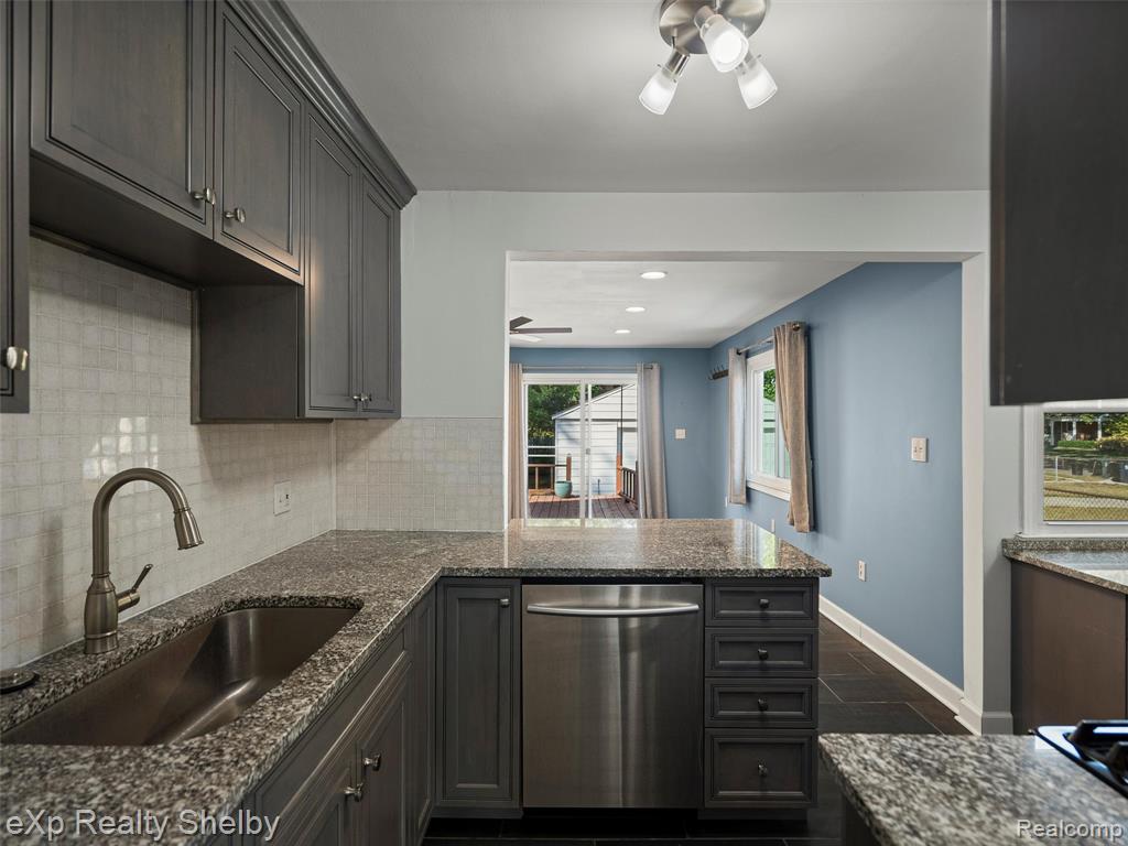 606 Catalpa Drive, Royal Oak, MI 48067 — Photo 8