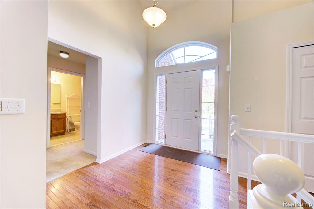 1146 ANDOVER Circle, Commerce Twp, MI 48390 — Photo 2