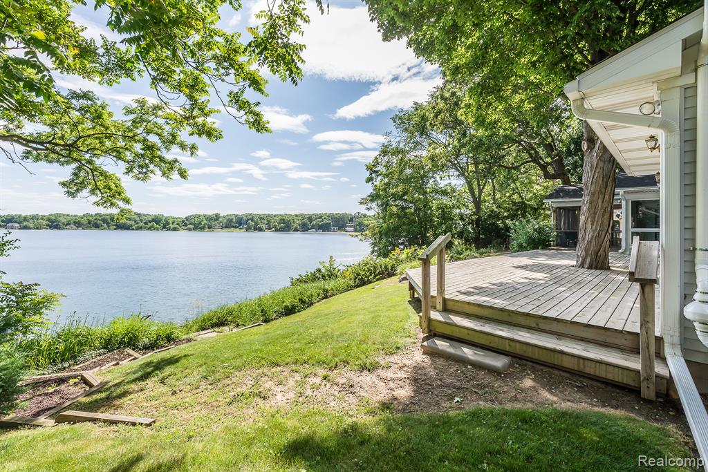 7636 THARP Drive, Whitmore Lake, MI 48189 — Photo 4