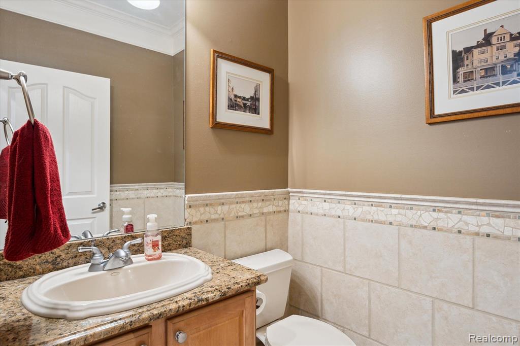 8504 Riverwalk Drive, Fenton, MI 48430 — Photo 26