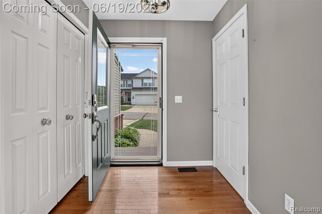 5001 Meadow Crest Circle, Holly, MI 48442 — Photo 7