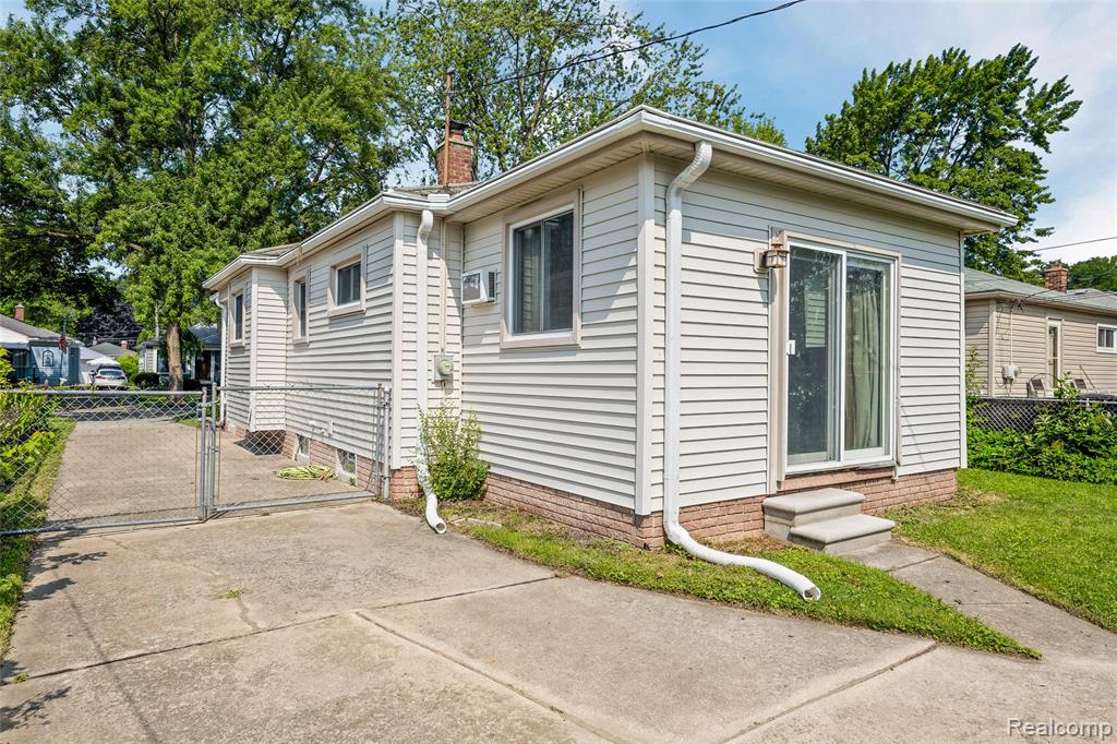 6455 Mayfair Street, Taylor, MI 48180 — Photo 2