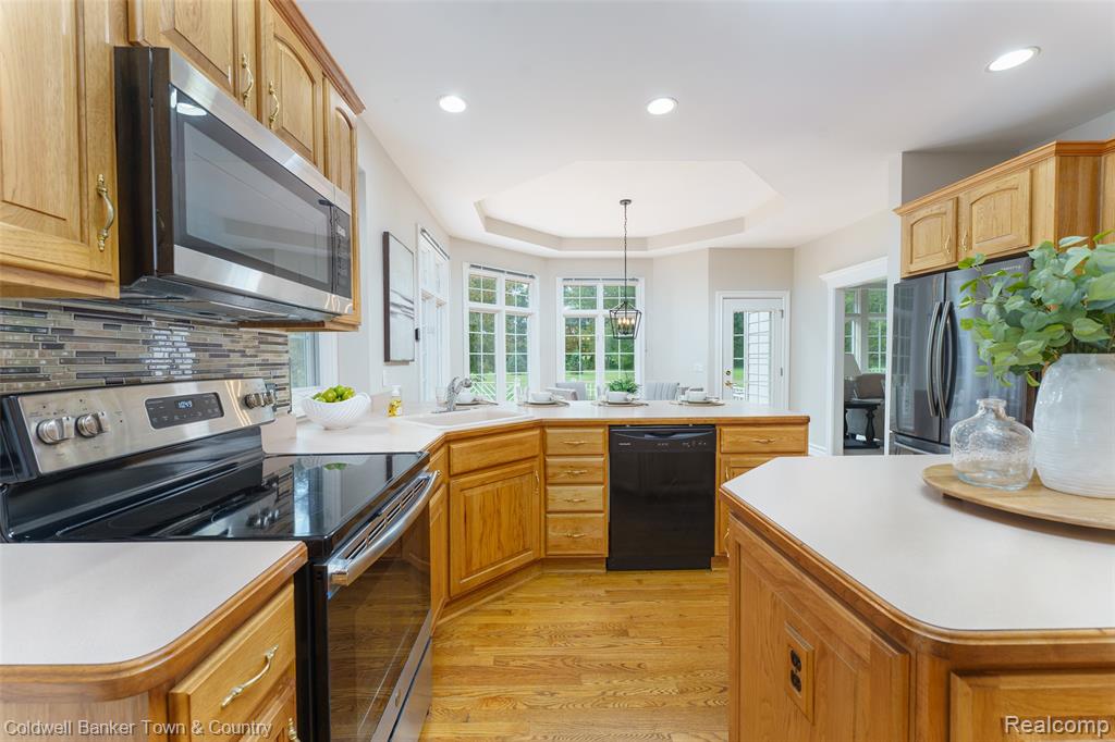 4692 Edinburgh Drive, Howell, MI 48843 — Photo 6