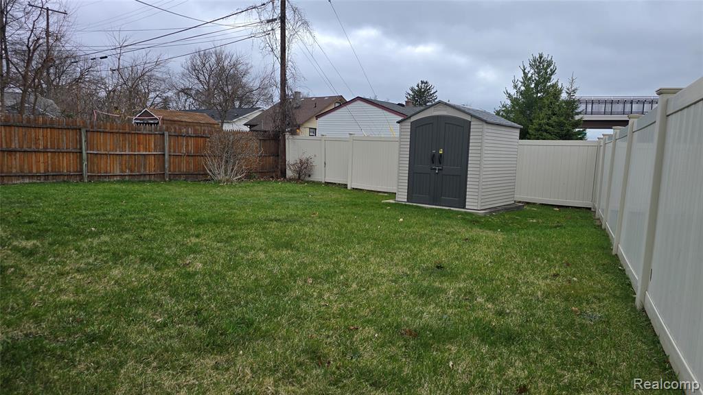 803 E Meyers Avenue, Hazel Park, MI 48030 — Photo 22