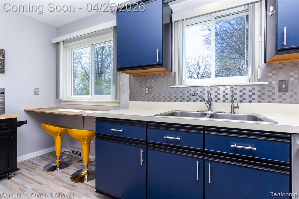 22803 Manning Street, Farmington, MI 48336 — Photo 15