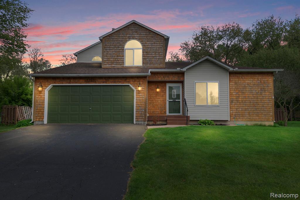 3195 Sandpoint Drive - Photo 2