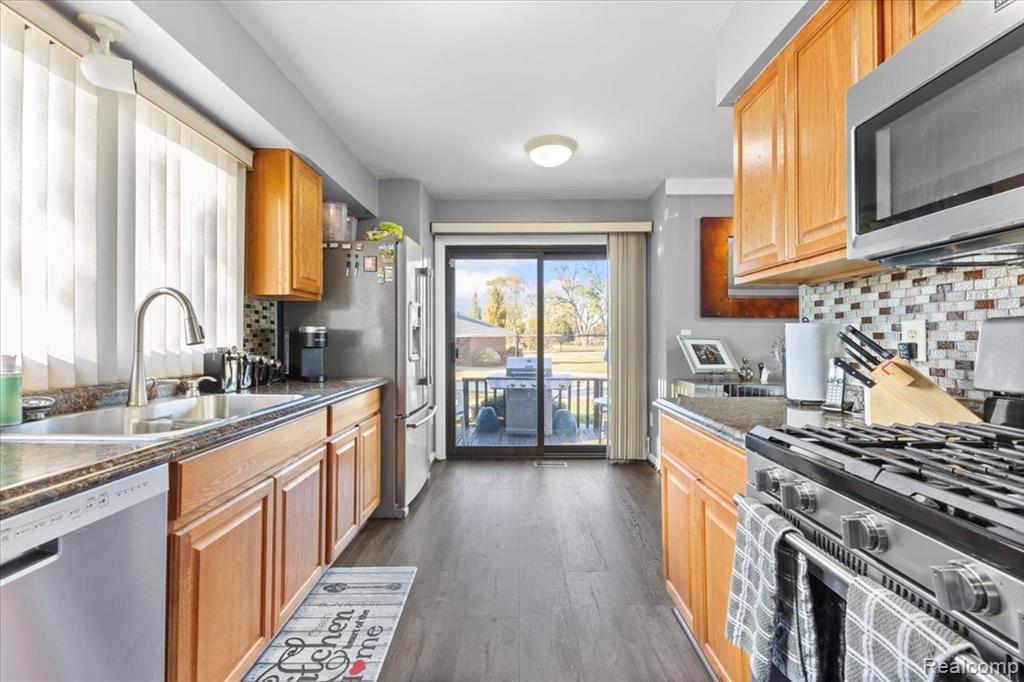 203 Lac Sainte Claire Drive, Saint Clair Shores, MI, 48082