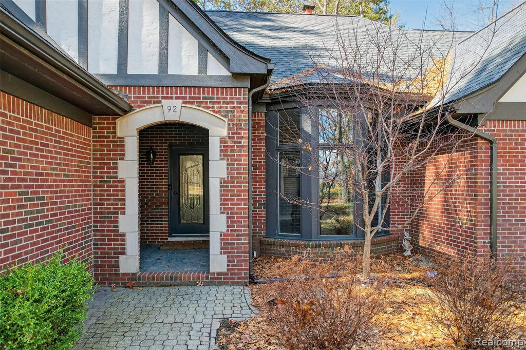 92 Kirksway Lane, Lake Orion, MI 48362 — Photo 2