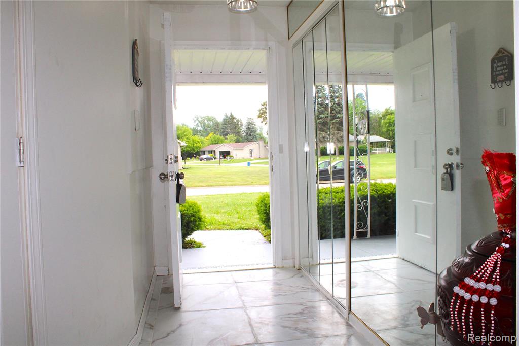 5095 Camborne Court, Flint, MI 48504 — Photo 9