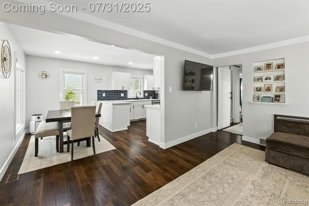 910 Maplegrove Avenue, Royal Oak, MI 48067 — Photo 8