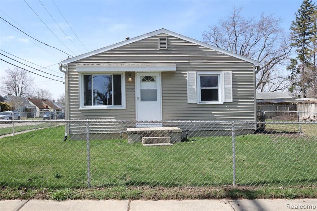 4618 BRUNSWICK Avenue, Flint, MI 48507 — front exterior