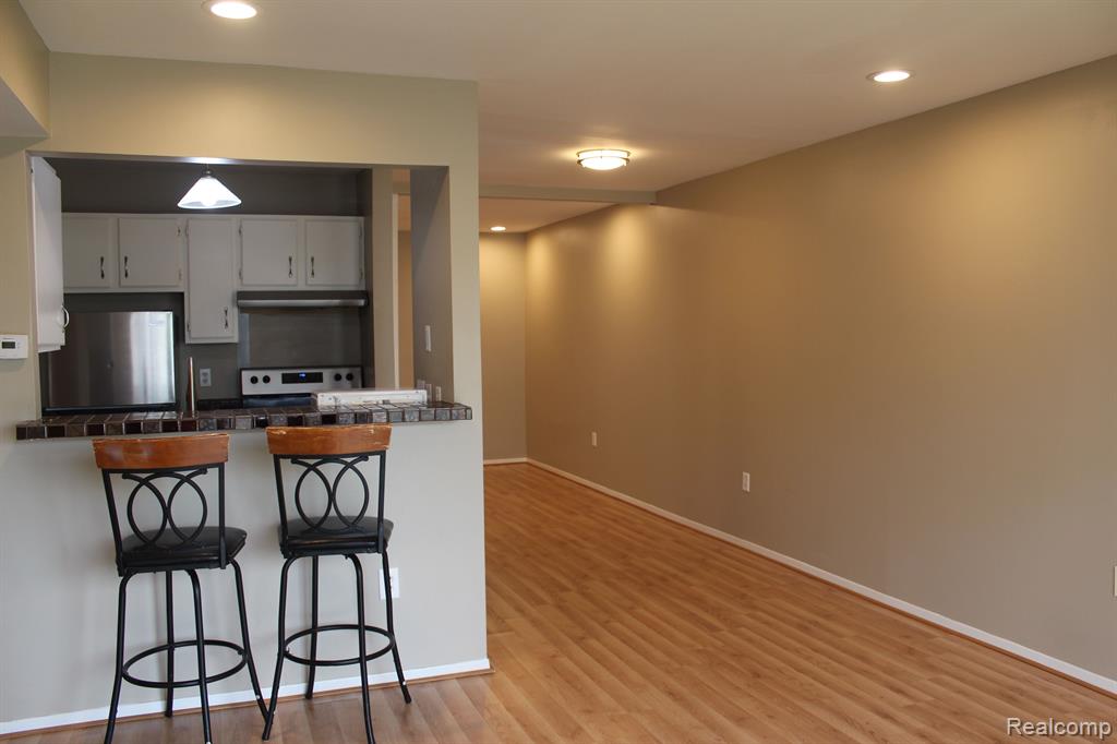 922 CHESTNUT HILL Drive, Auburn Hills, MI 48326 — Photo 14