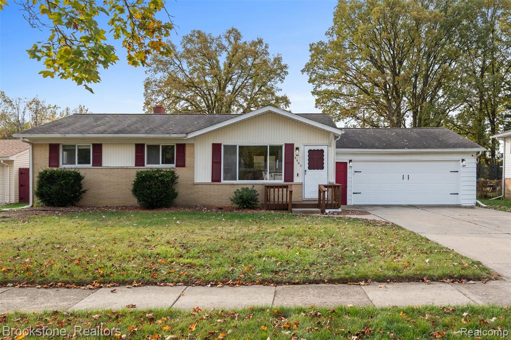 5503 Westchester Drive, Flint, MI 48532 — front exterior
