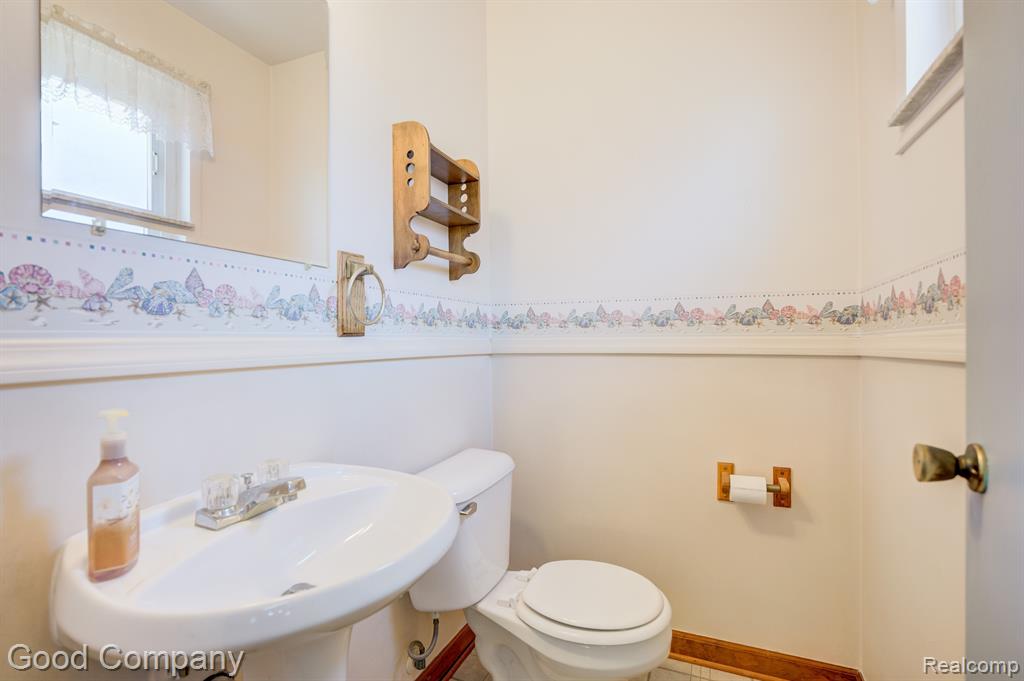 9074 SHANNON Drive, Sterling Heights, MI 48314 — Photo 14