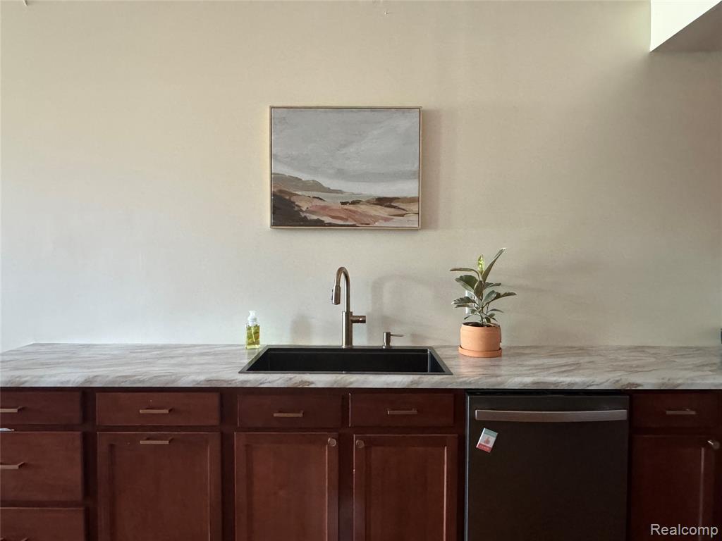 123 N Clinton Avenue, MI 48879 — Photo 10