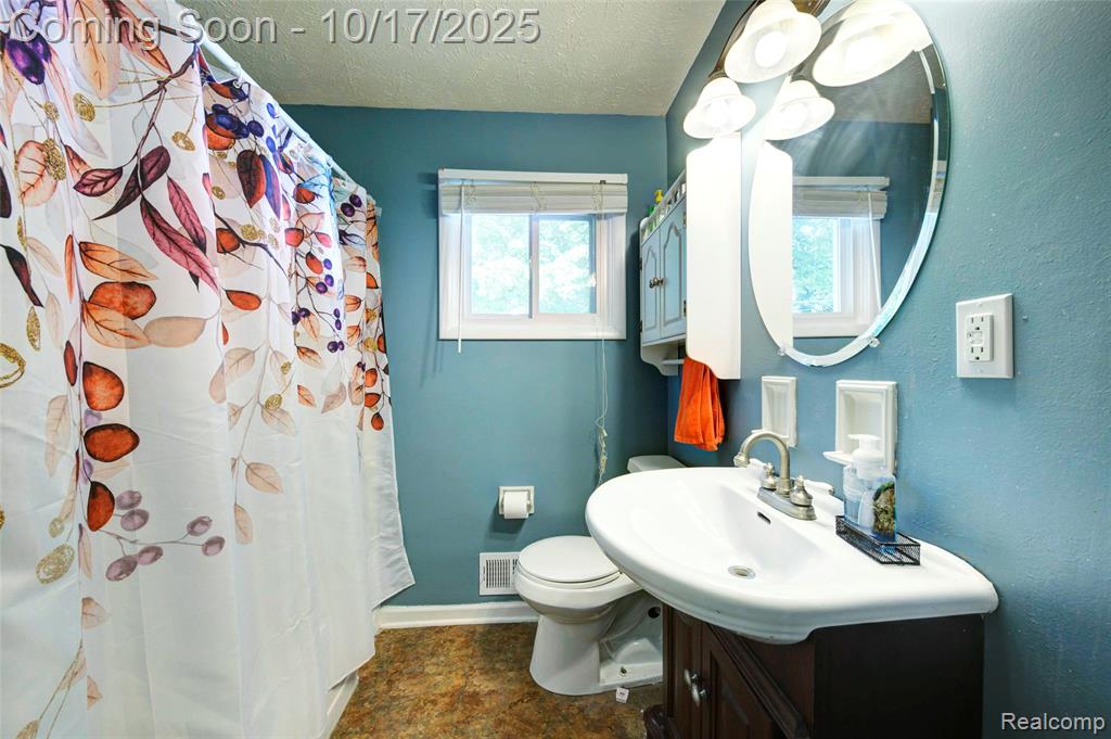 838 Westwood Drive, Fenton, MI 48430 — Photo 18