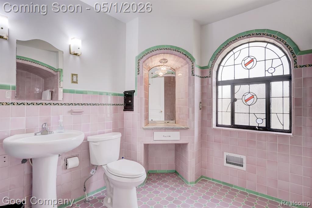 18264 San Juan Drive, Detroit, MI 48221 — Photo 31