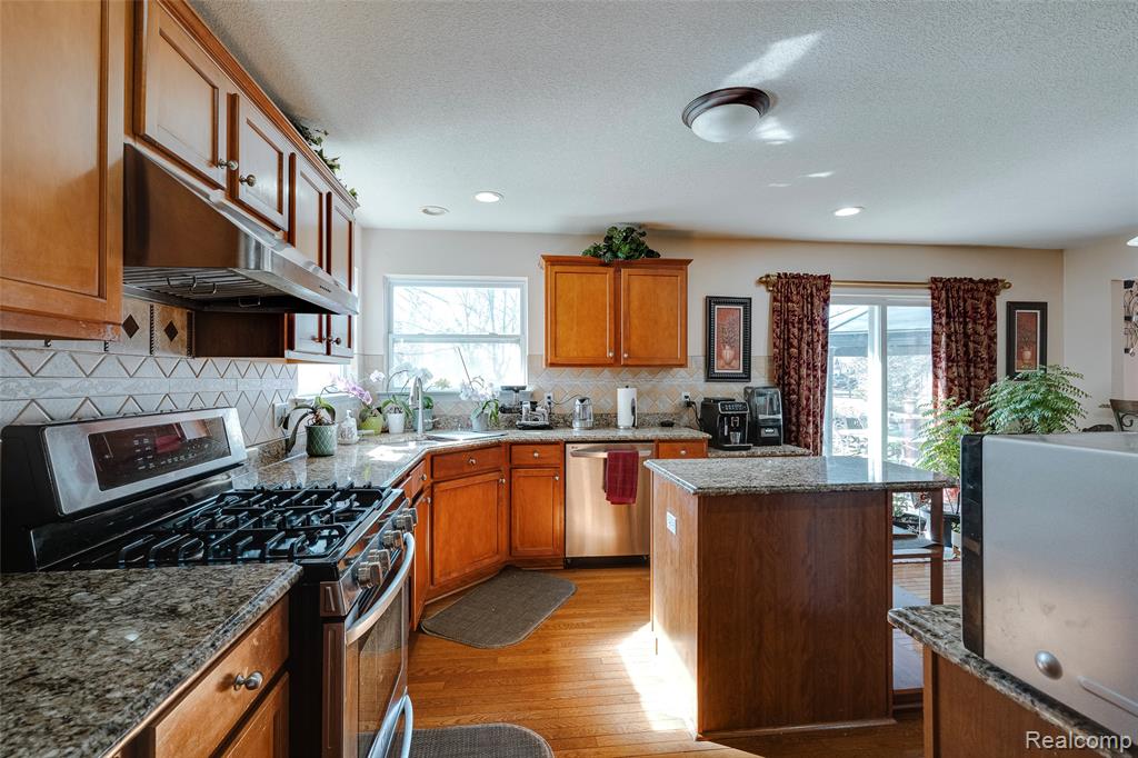 50233 Venice Court, Northville, MI — Photo 14
